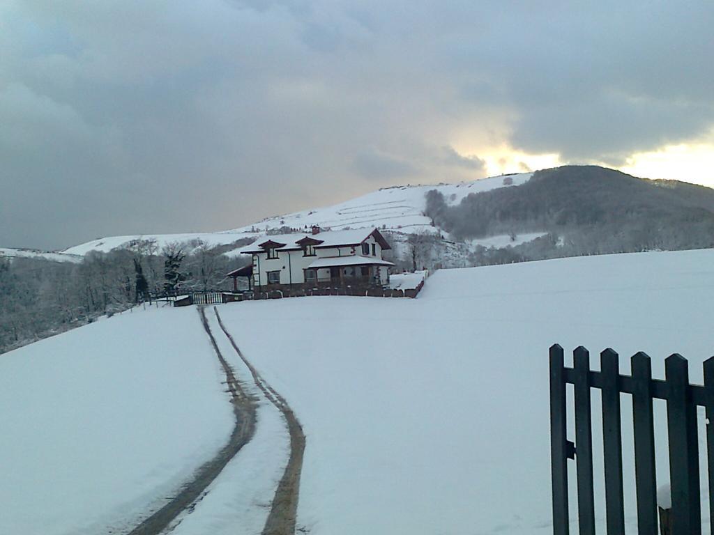 Gasthaus Apaiolarre Zuaztoy de Azpilcueta Exterior foto